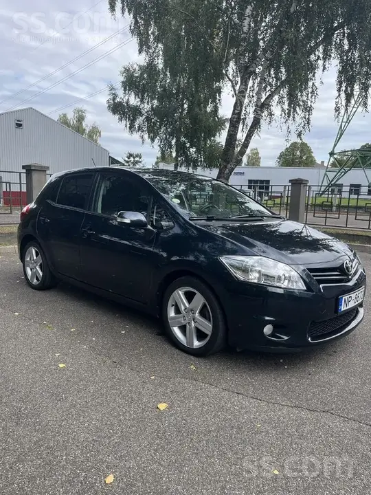Toyota Auris 2011 photo 3
