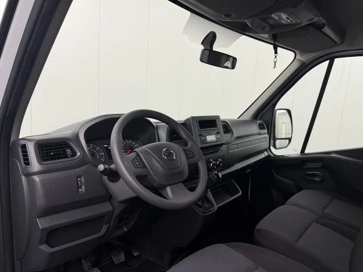 Nissan Interstar 2024 photo 3