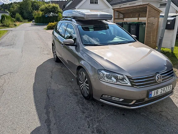 Volkswagen Passat 2012 photo 2
