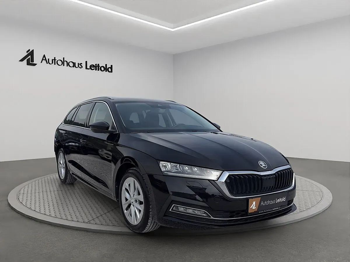 Skoda Octavia 2022 photo 3