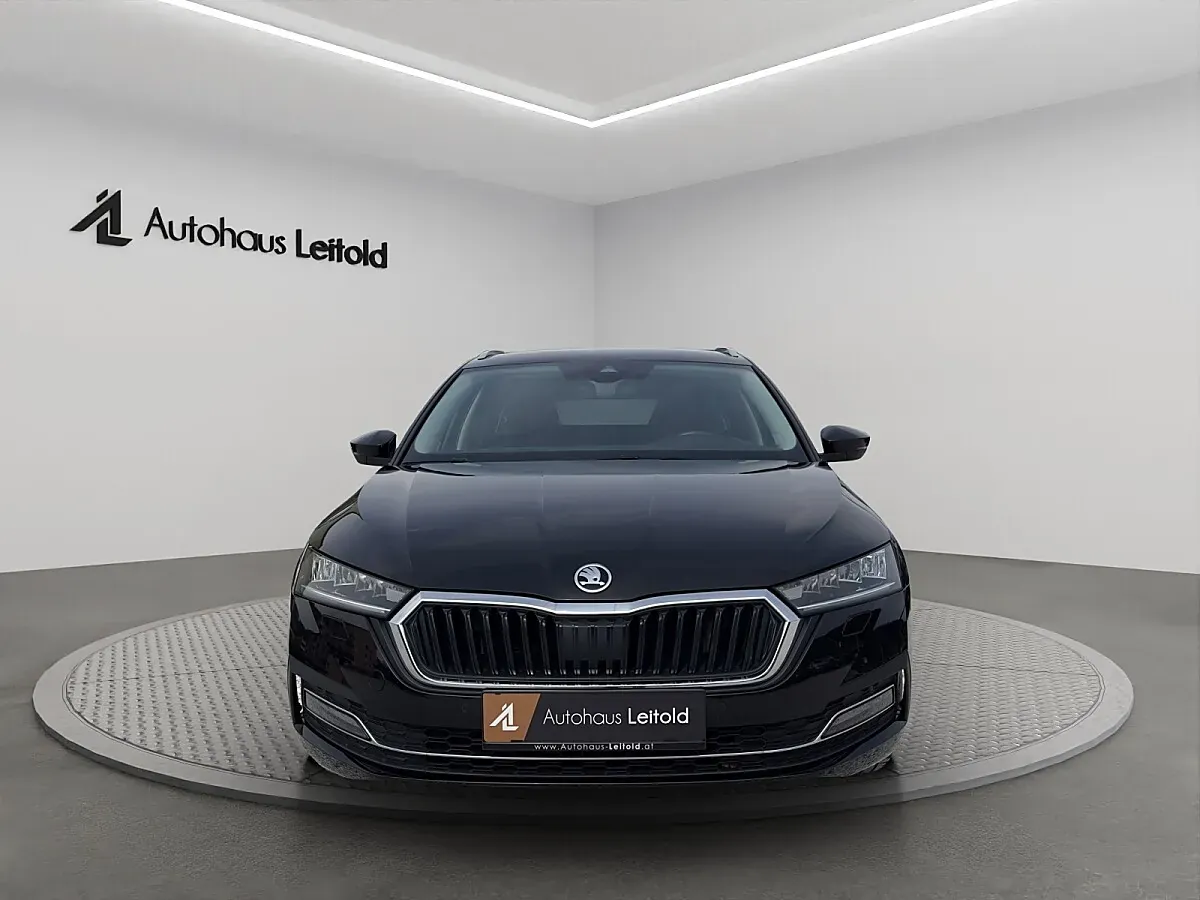 Skoda Octavia 2022 photo 2
