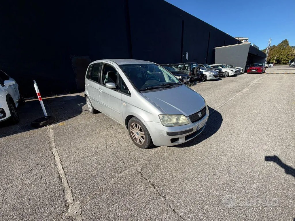 Fiat Idea 2004 photo 2