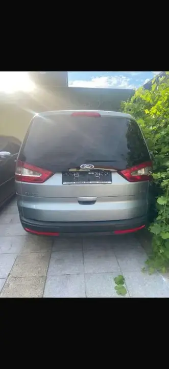 Ford Galaxy 2010 photo 3