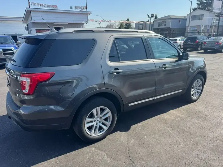 Ford Explorer 2019 photo 4