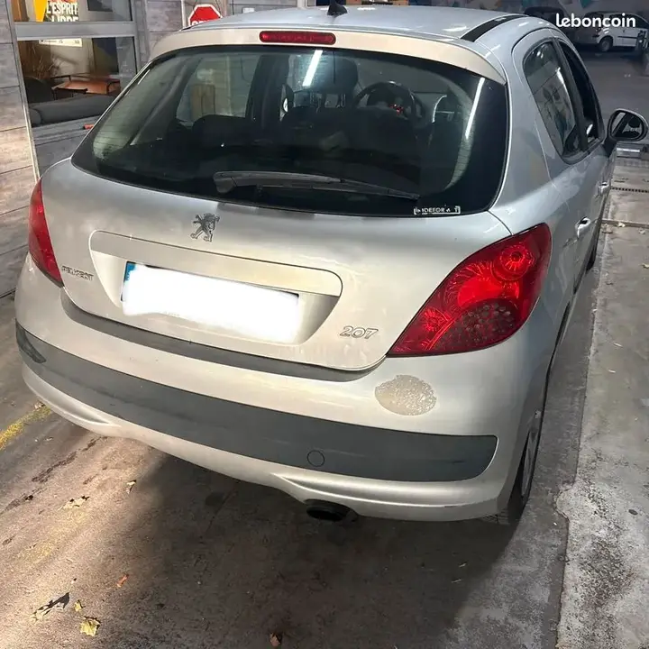 Peugeot 207 2010 photo 2