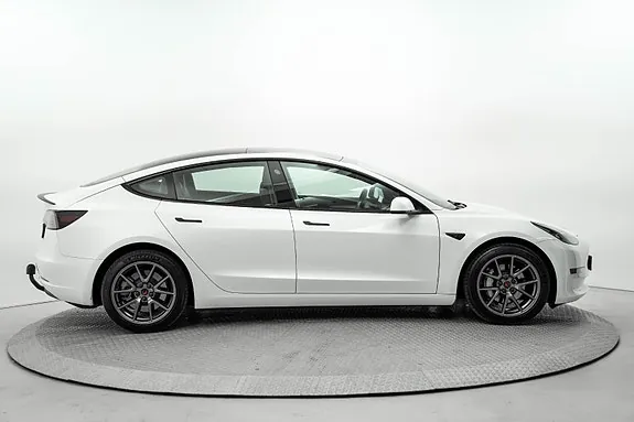 Tesla Model 3 2023 photo 4