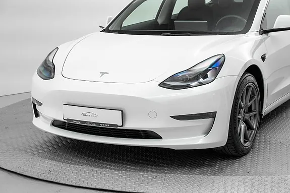 Tesla Model 3 2023 photo 2