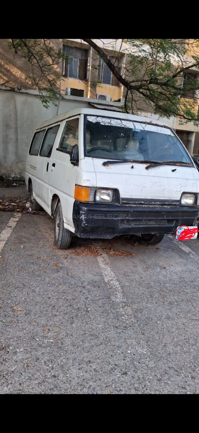 Mitsubishi L300