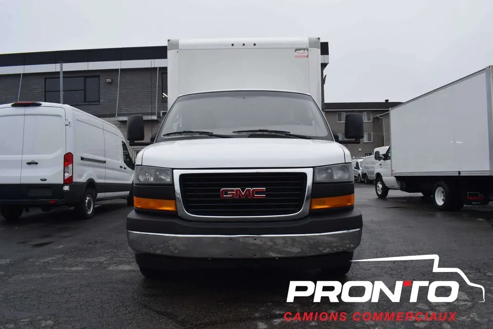 GMC Savana 2018 photo 2