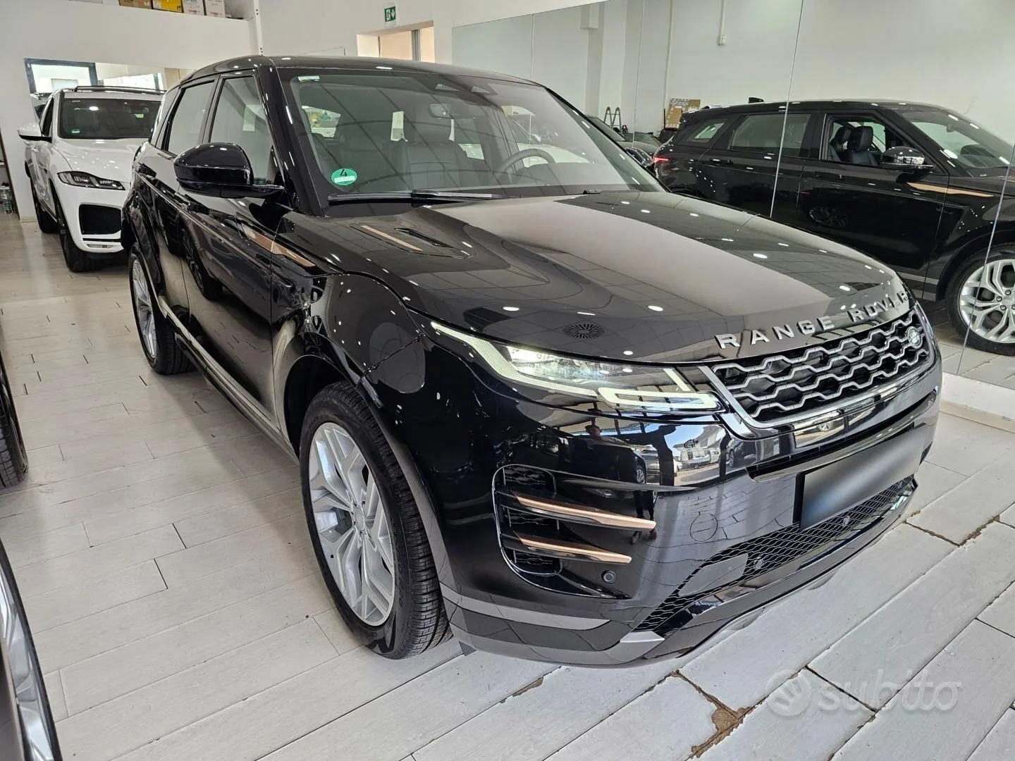 Land Rover Range Rover Evoque 2023 photo 2