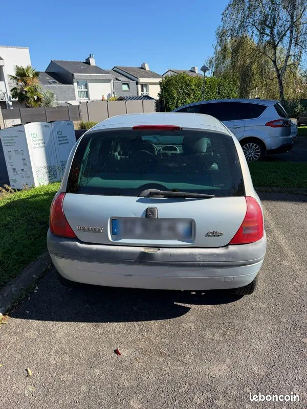 Renault Clio 2001 photo 2