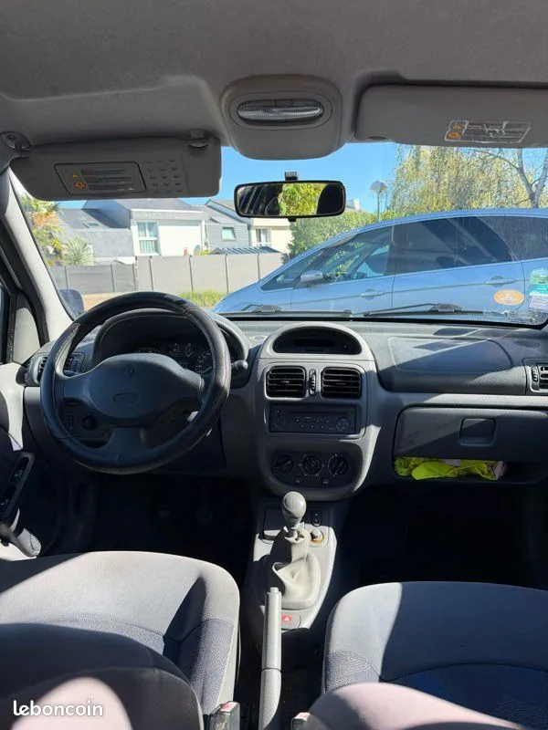 Renault Clio 2001 photo 3