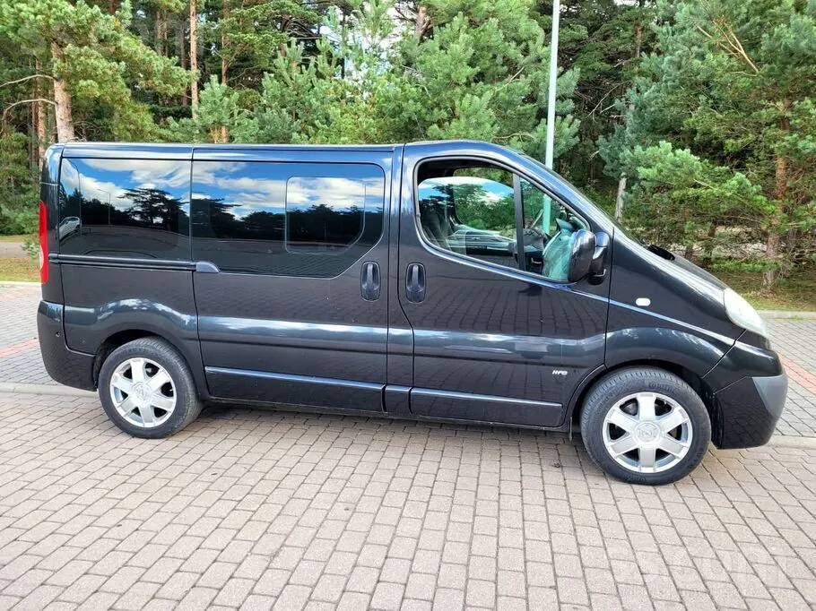 Opel Vivaro 2011 photo 5