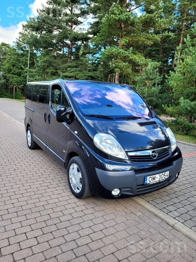 Opel Vivaro 2011 photo 2