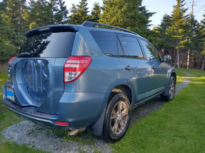 Toyota Rav4 2010 photo 3