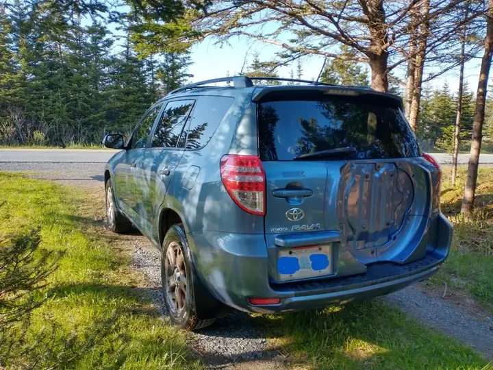 Toyota Rav4 2010 photo 2