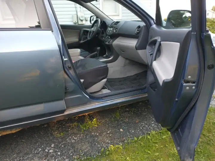 Toyota Rav4 2010 photo 5
