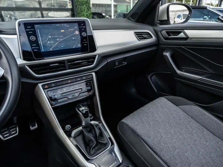 Volkswagen T-Roc 2024 photo 2