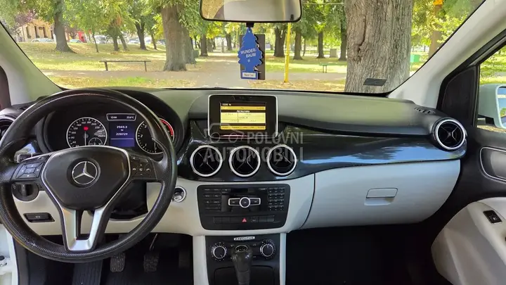 Mercedes-Benz B 180 2012 photo 4