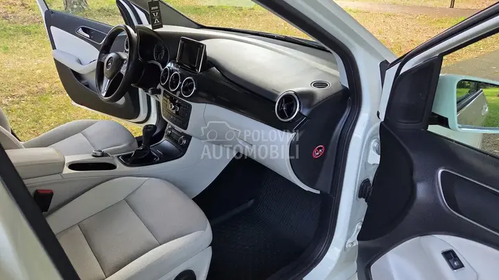 Mercedes-Benz B 180 2012 photo 5