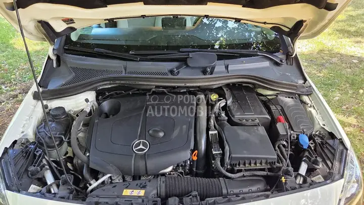 Mercedes-Benz B 180