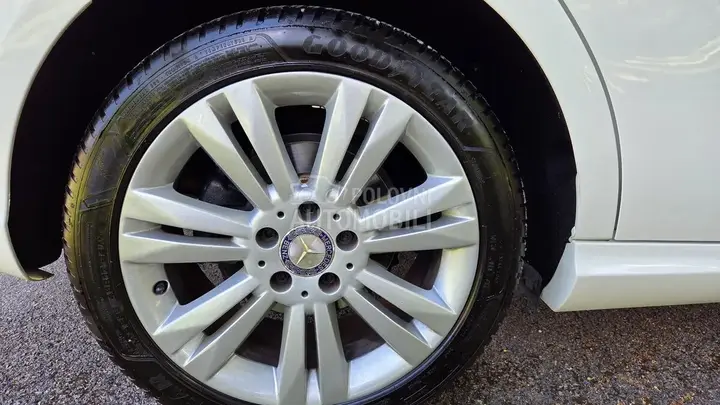 Mercedes-Benz B 180 2012 photo 2