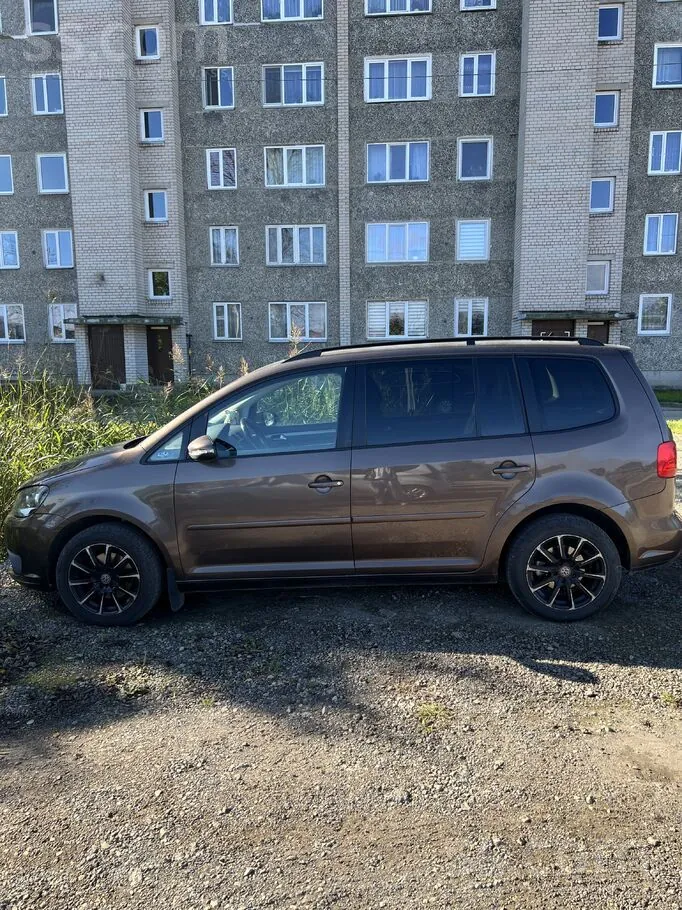 Volkswagen Touran 2011 photo 5