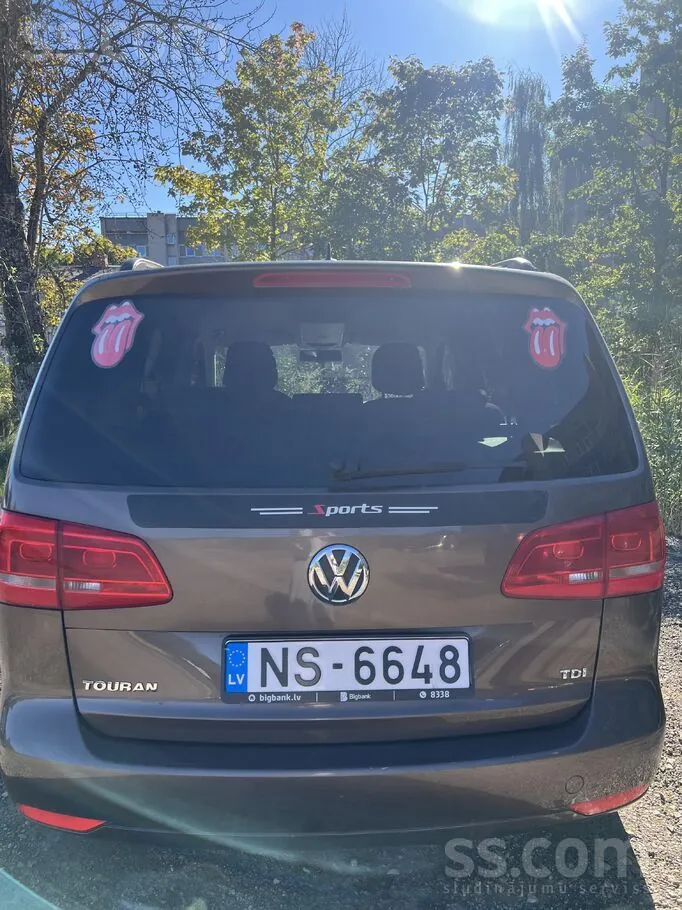 Volkswagen Touran 2011 photo 4