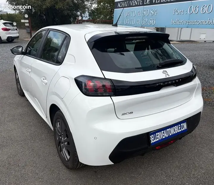 Peugeot 208 2022 photo 3