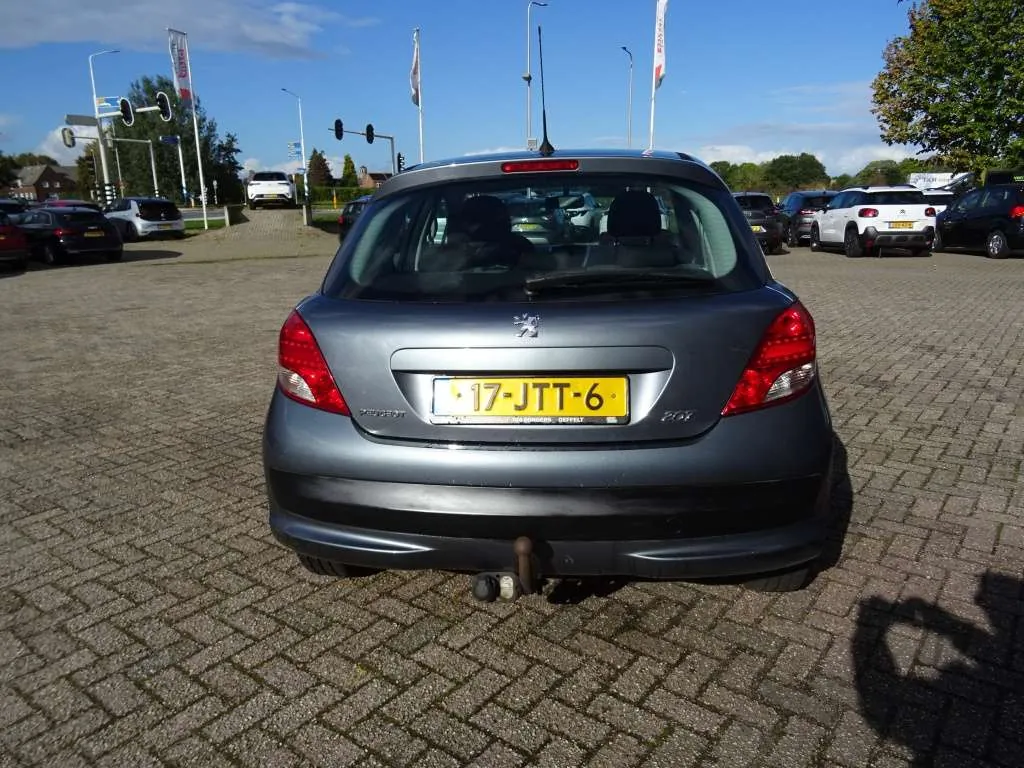 Peugeot 207 2009 photo 2