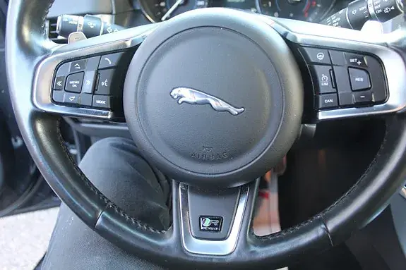 Jaguar Xf 2019 photo 4