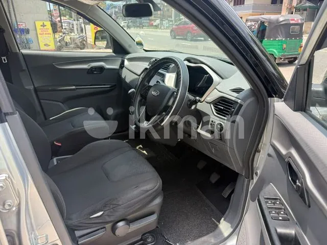 Mahindra Kuv 100 2021 photo 3