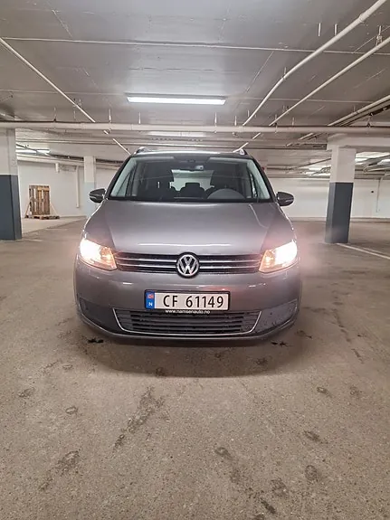 Volkswagen Touran 2012 photo 2