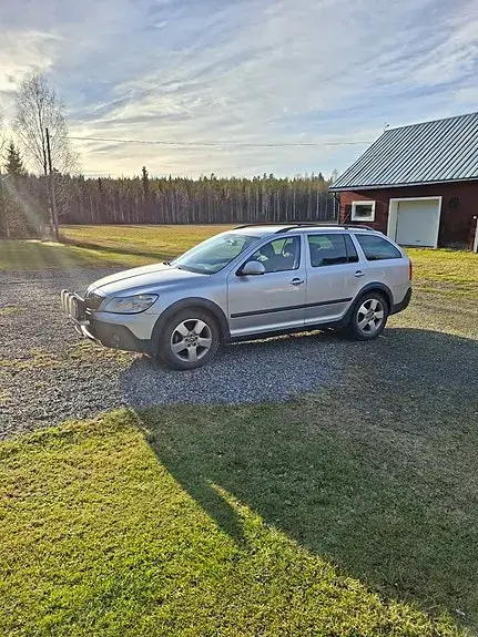 Skoda Octavia Scout 2010 photo 2
