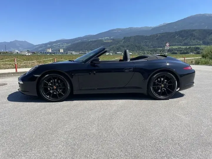 Porsche 911 Carrera Cabriolet Black Edition 2016 photo 3