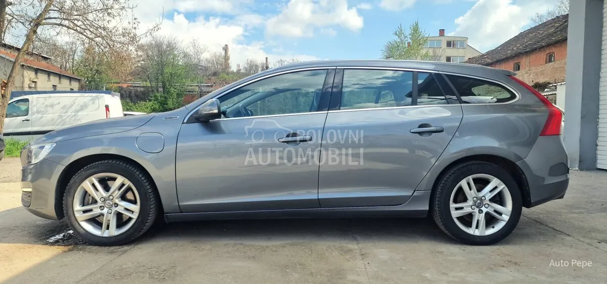 Volvo V60 2015 photo 2