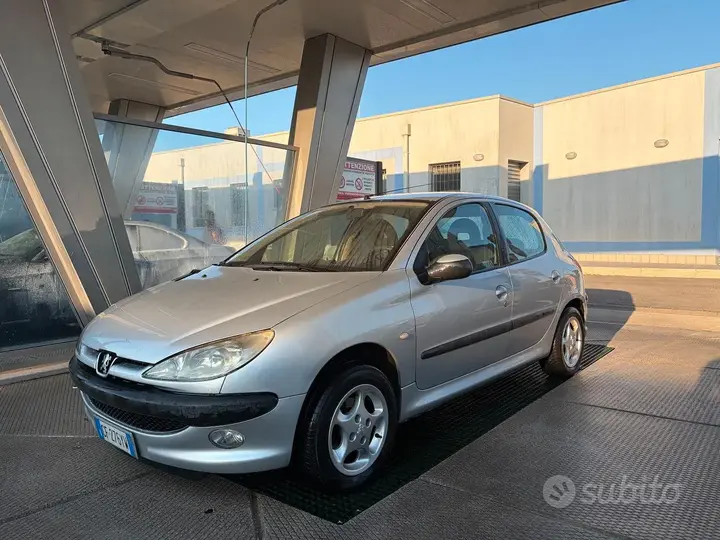 Peugeot 206 2003 photo 2