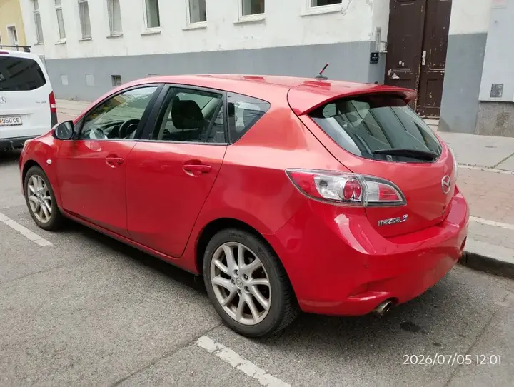 Mazda Mazda3 2012 photo 3