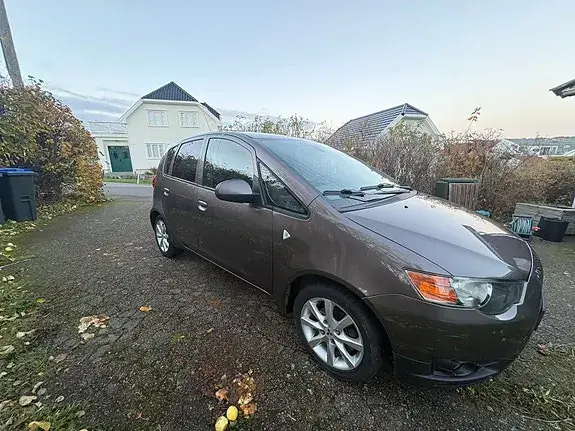 Mitsubishi Colt 2011 photo 3