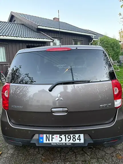 Mitsubishi Colt 2011 photo 2