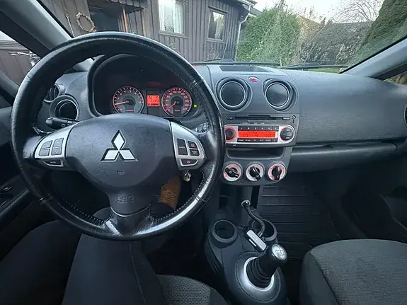 Mitsubishi Colt 2011 photo 5