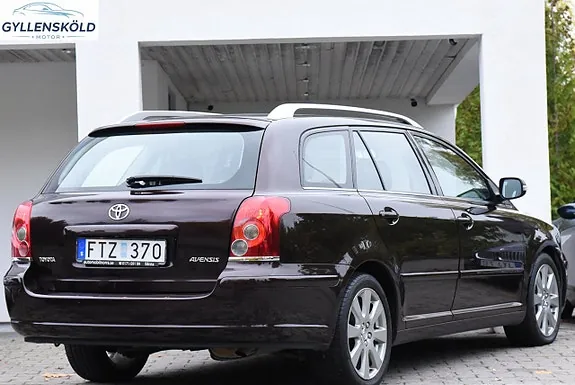 Toyota Avensis 2010 photo 2