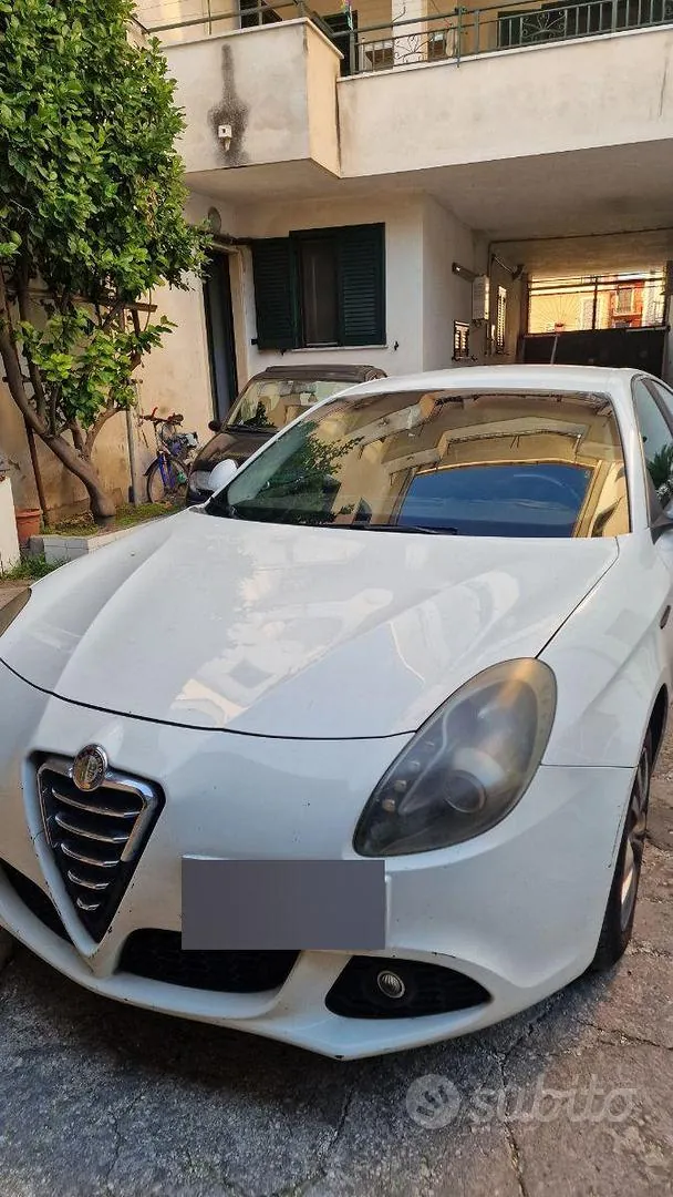 Alfa Romeo Giulietta 2011 photo 2