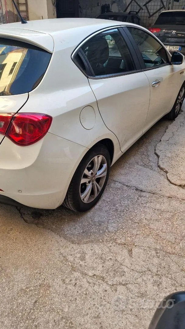 Alfa Romeo Giulietta 2011 photo 4