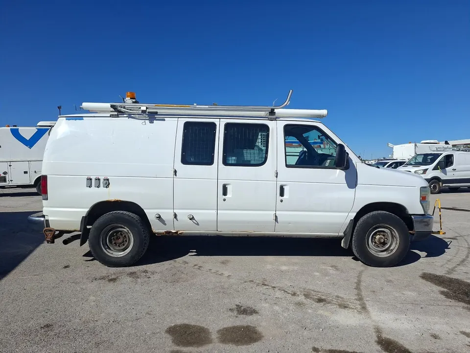 Ford E-Series 2011 photo 4