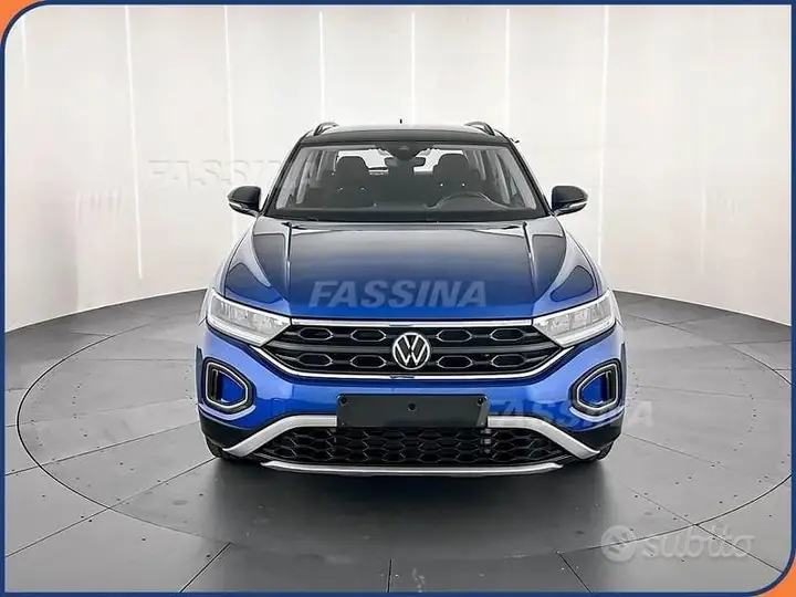 Volkswagen T-Roc 2023 photo 2