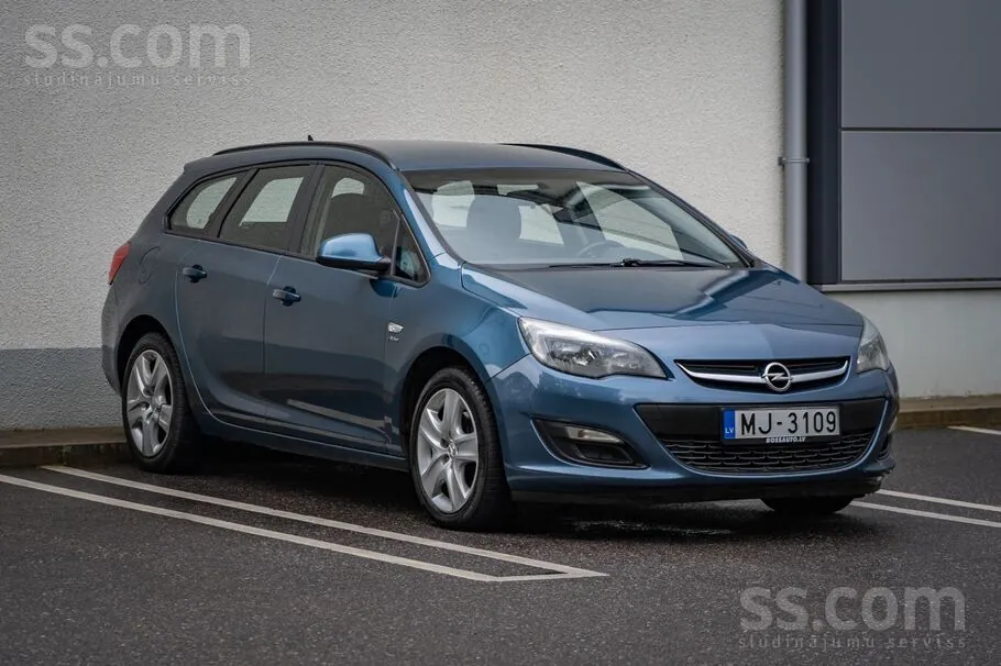 Opel Astra 2013 photo 3