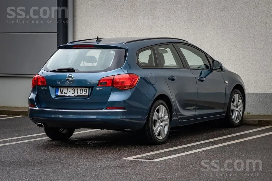 Opel Astra 2013 photo 4