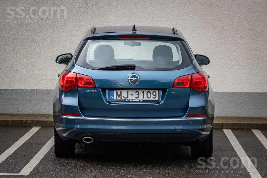 Opel Astra 2013 photo 5