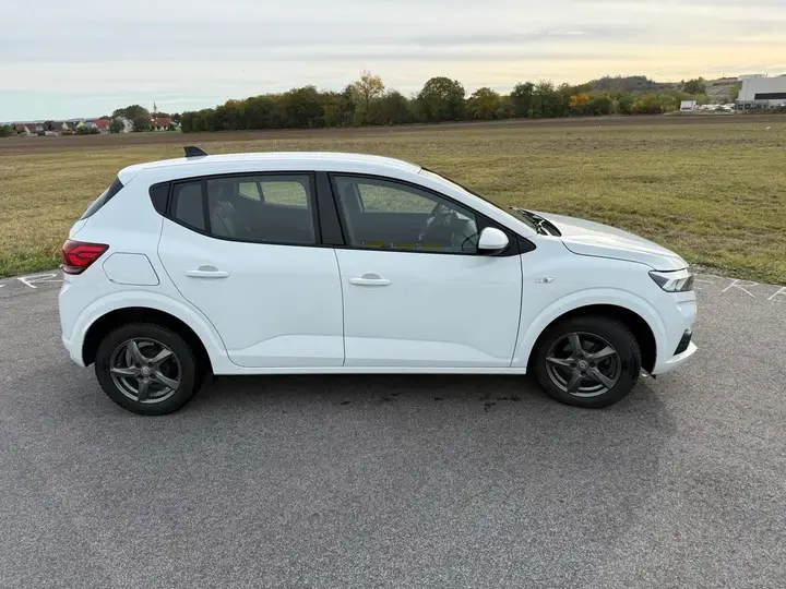 Dacia Sandero 2023 photo 2